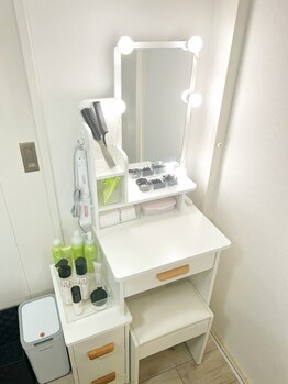 ネオン(Neon)/ドレッサーございます♪