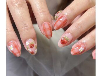 ネイルサロン リン(Lin)の写真/可愛いイチゴ　チェック柄ネイル　