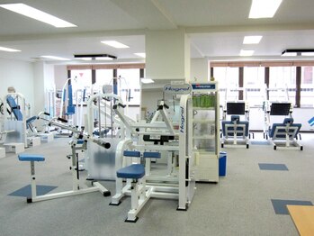 ホグレルスペース 本町店/日当たりの良い広々ジム♪(3)