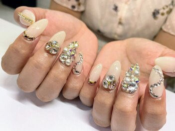 ネイルックバイナチュレルーム(Nailook by Nature Room)/ビジューネイル