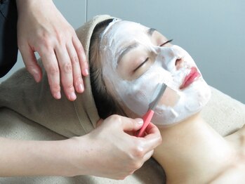 フェイス ケイ 廿日市店の写真/《高保湿お顔そり+眉デザインカット ¥7700~》お悩みに合わせたメニューを豊富にご用意しております*