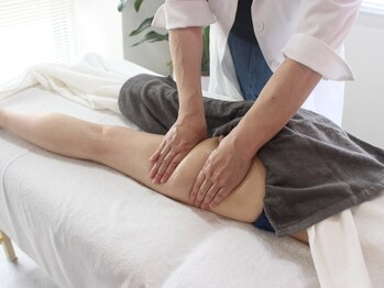 クールヴィラ(Cool Villa)の写真/冷えはオールハンドで全身をほぐす《アーユルヴェーダ》が◎身体の芯から温めるにはホットストーンもお勧め