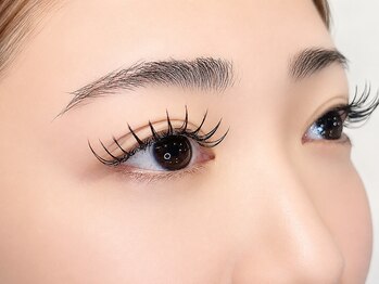 ブロウランド 大阪梅田(BROWLAND)の写真/目元に、上質な存在感!エクステ付け放題で、理想の華やかさを引き出すお手伝いをいたします♪
