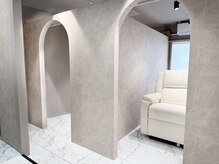 コモダアイ 神戸三宮(comoda eye)の雰囲気（全席完全個室のプライベート空間でくつろぎのお時間を）