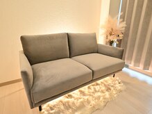 エイメル(eimel)の雰囲気(ゆったりくつろげる待合スペース)