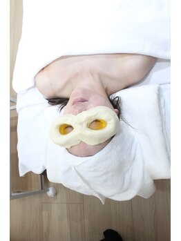 エステアンドアーユルヴェーダサロン サムサーラ(samsara)の写真/頑張る目元にご褒美を♪温かなオイルに包まれるネトラバースティ