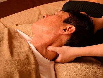 炭酸ヘッドスパ×整体×もみほぐし リカバリーサロン en+【エンプラス】の写真/【深夜営業×西田辺駅徒歩すぐ】経験豊富なオーナーが叶えるオーダーメイド施術で、首・肩こりスッキリ◎