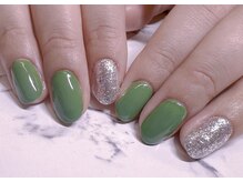 アルーシェ 平井(Alushe)/大人ネイル◎シルバー×グリーン