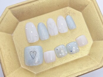 ネイルクリニック(NAIL CLINIC)の写真/ケア専門店ならではのこだわりの技術と仕上がりの美しさ。季節に合わせフットネイルで洗練された足元へ。