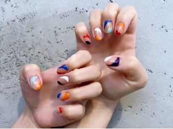 ノラ ミナミアオヤマ(NORA MINAMIAOYAMA)/春夏カラフルネイル