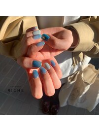 ブルーのニュアンスアートネイル