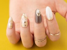 ヴァンネイル(VINGT NAIL nail&eye beauty)/ミラー×お花ネイル