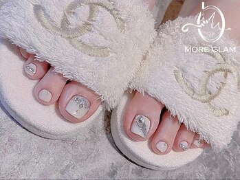 モアグラム 池袋東口店(More Glam)の写真/足元のおしゃれに欠かせないフットネイル☆モチの良いフットメニューが多数！ハンドとのセットメニューも◎