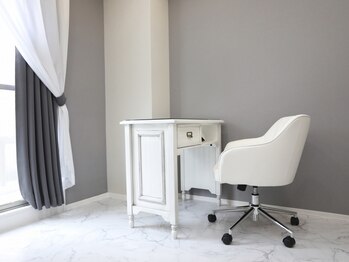 ナチュラル シャイン(NATURAL SHINE)の写真/【朝10時前/夜20時以降OK】清潔感のある新しいサロンで特別なひと時を過ごしませんか？［エステ/まつエク］