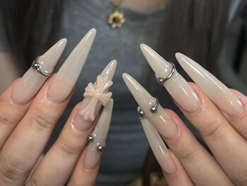ネイルスタジオイー(nailstudio E)の写真/フォルムももちの良さにもこだわり、やりたいデザイン叶えます！のせたいパーツ全部のせましょう☆[心斎橋]