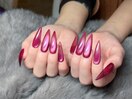 芳醇なボルドー、指先を彩る宝石
