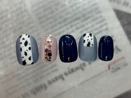 くすみダルメシアン柄ネイル