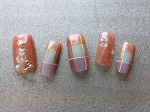 ネイリシャス(NAILICIOUS)/シアーなチェックのツリーネイル