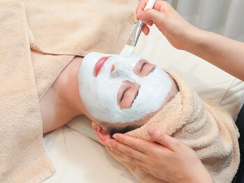 サロン グリッター 新宿(Salon GLITTER)の写真/新宿三丁目徒歩1分◎毛穴・乾燥・肌荒れ・ハリツヤなど様々なお悩みに丁寧に寄り添い最適な施術をご提案♪