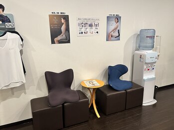 骨盤メディカル整骨院 札幌市東区元町院/【受付・待合】