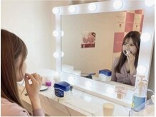 エクシアホワイトニング 姫路店/歯の表面の水分を拭く