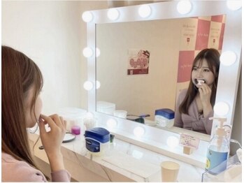 エクシアホワイトニング 姫路店/歯の表面の水分を拭く