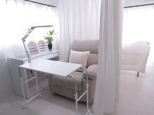 ToWin nail&beautyの雰囲気(ネイルスペース/リクライニングチェアでゆったり過ごせます♪)