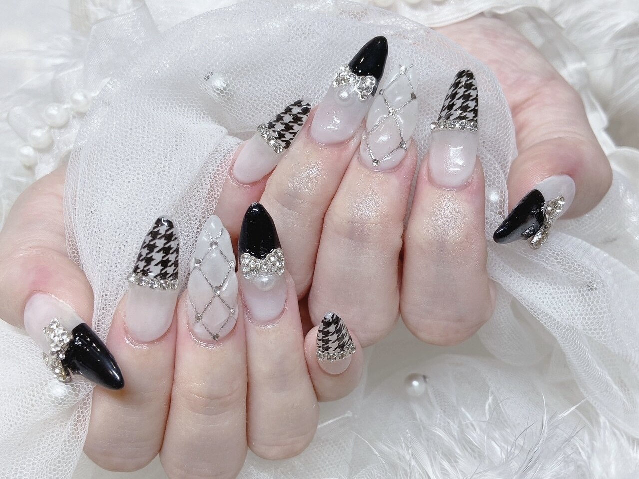 ネイルチップ ワンホンネイル 韓国ネイル 千鳥柄 キラキラ 黒ネイル