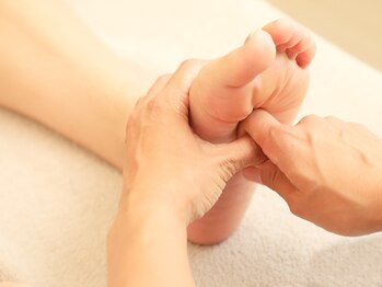 ハリ リリー カニエ/足つぼ【足裏】