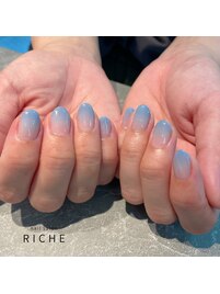 涼しげブルーのカラグラネイル