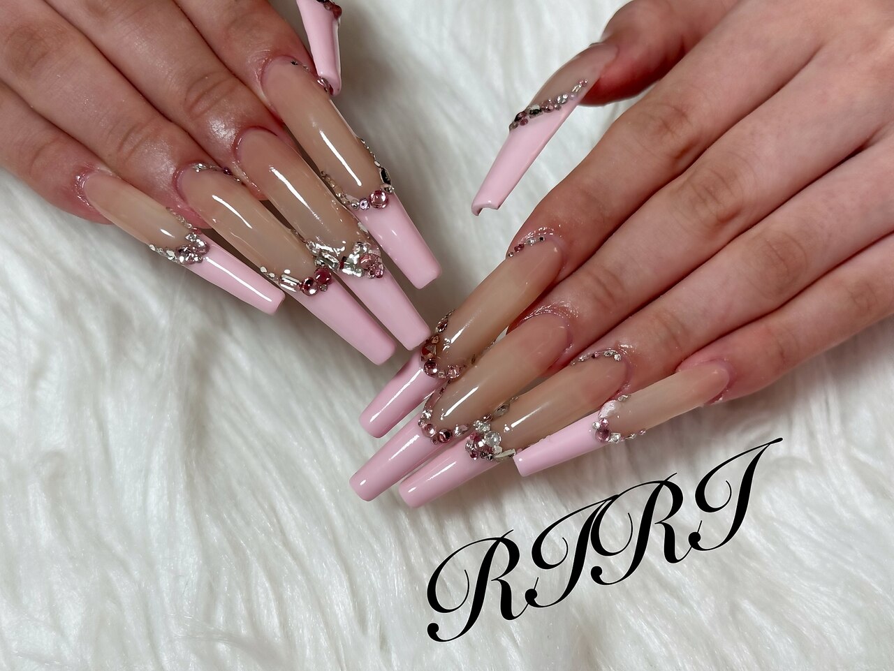 リリ(RIRI)｜ホットペッパービューティー