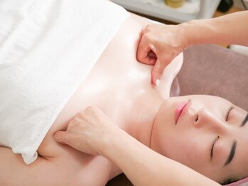 皮膚先生/デコルテマッサージ