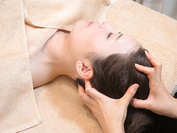 サロン グリッター 新宿(Salon GLITTER)の写真/たるみ改善で若々しい印象に♪小顔と美肌を同時に叶える施術で、理想のフェイスラインへ◎