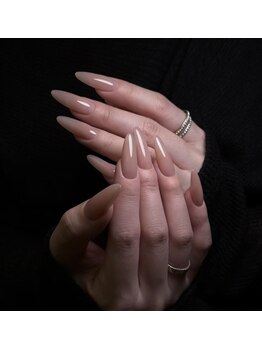エスアイネイル(SI Nail)の写真/ネイルだけでなく手元全体の美しさを重視。丁寧な甘皮ケアと美フォルム形成で、清潔感のある上品な指先へ。