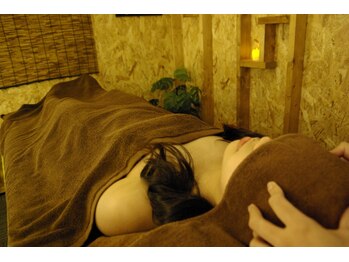 ナチュラル リラクゼーション ヒロマレ(Natural Relaxation Hiromare)の写真/炭酸スプレーでひんやり、ハーブアイマスクでリフレッシュ♪眼精疲労をやさしくケア☆彡