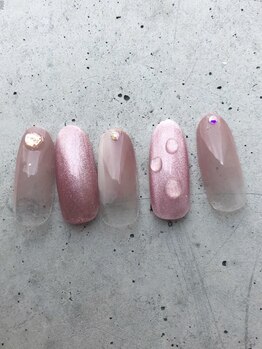 サロンストロベリームーン(Salon Strawberry Moon)/しずくマグネットネイル