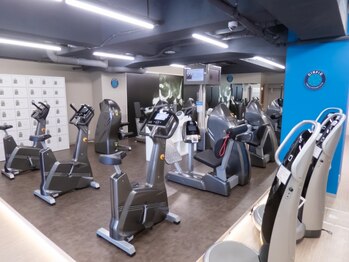 サーフィック 小石川店の写真/初心者・高齢者も歓迎！自分専用のトレーニングを受けられる★最先端マシンで健康的な体つくりを◎