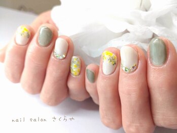 春を感じるお手元☆ミモザネイル