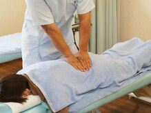 たかなし接骨院/腰への手技