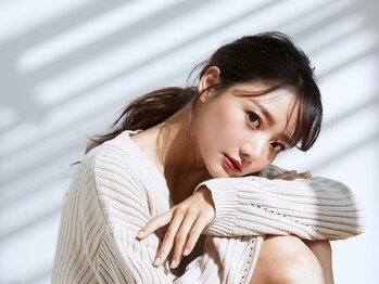 レイ 福岡博多店(Rey)の写真/[マツエク/フラットラッシュ上付放題]束感仕上げで韓国風目元に!カラエクもイチオシ!アイブロウ同時施術も