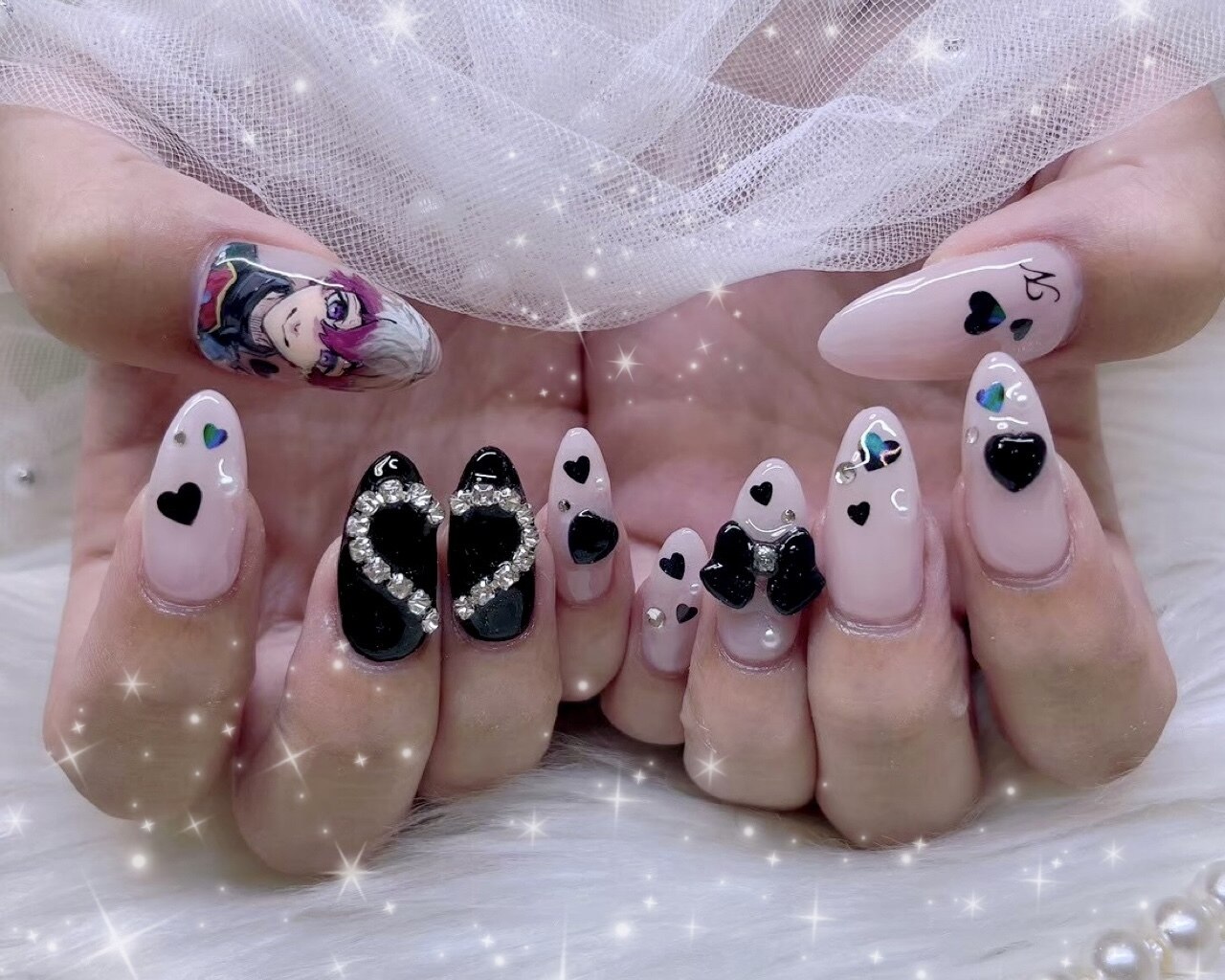 2025年-2026年冬トレンド】ブラック ハートのネイルデザイン集｜人気順