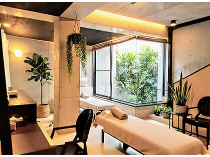 マニカルデシロカネ(MANICALDE白金)の写真