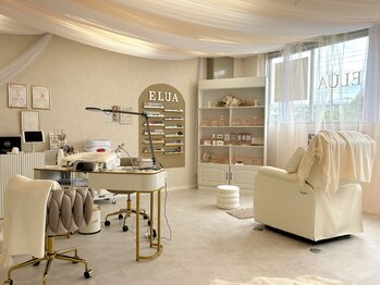 エルアビューティー バイ サヤ(ELUA Beauty by,saya)の写真/日常を彩る特別な場所―。洗練された内装と開放感溢れる空間で、心まで満たされる最旬スタイルをご提案★