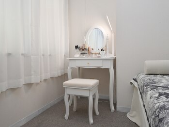 リリ(RIRI)/ドレッサーでお化粧直し◎