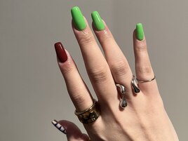 モード配色のワンカラーネイル