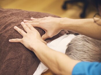 世界のこころ整体院 イオンタウン東浦和院/オールハンドでアプローチ