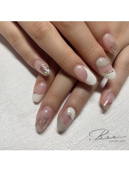 ドットビー(.Bee)/変形フレンチニュアンスネイル