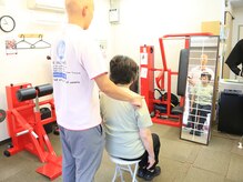 T.Sコンディショニングジムの雰囲気（身体をチェックして、その人にあったトレーニングを提案します。）