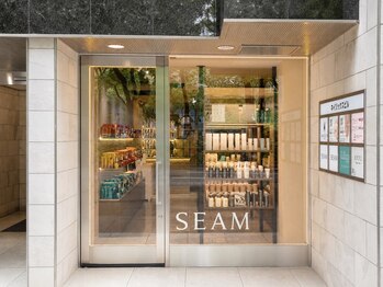 シーム 名古屋栄店(SEAM)/１Fにて受付
