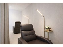 ブルームニーキューロク 富里(bloom296)の雰囲気（リクライニングチェアーを2席ご用意♪半個室でゆっくり施術可能）